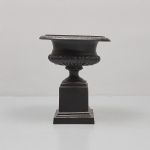 1106 1591 GARDEN URN